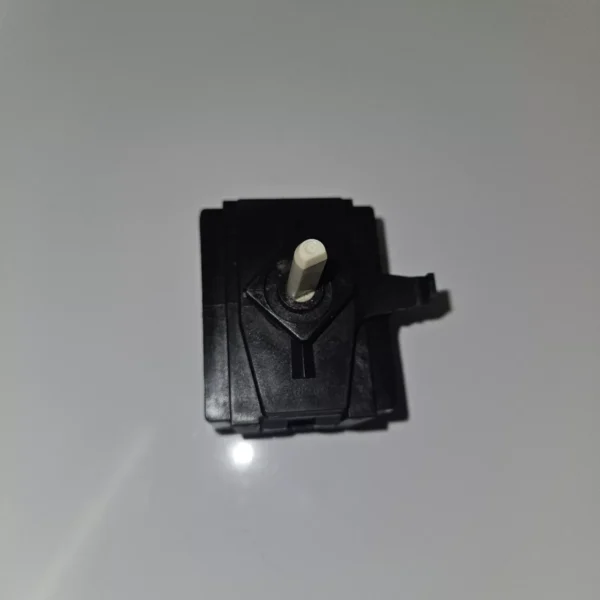 Whirlpool Dryer Temp Switch - WP8578354   *used**