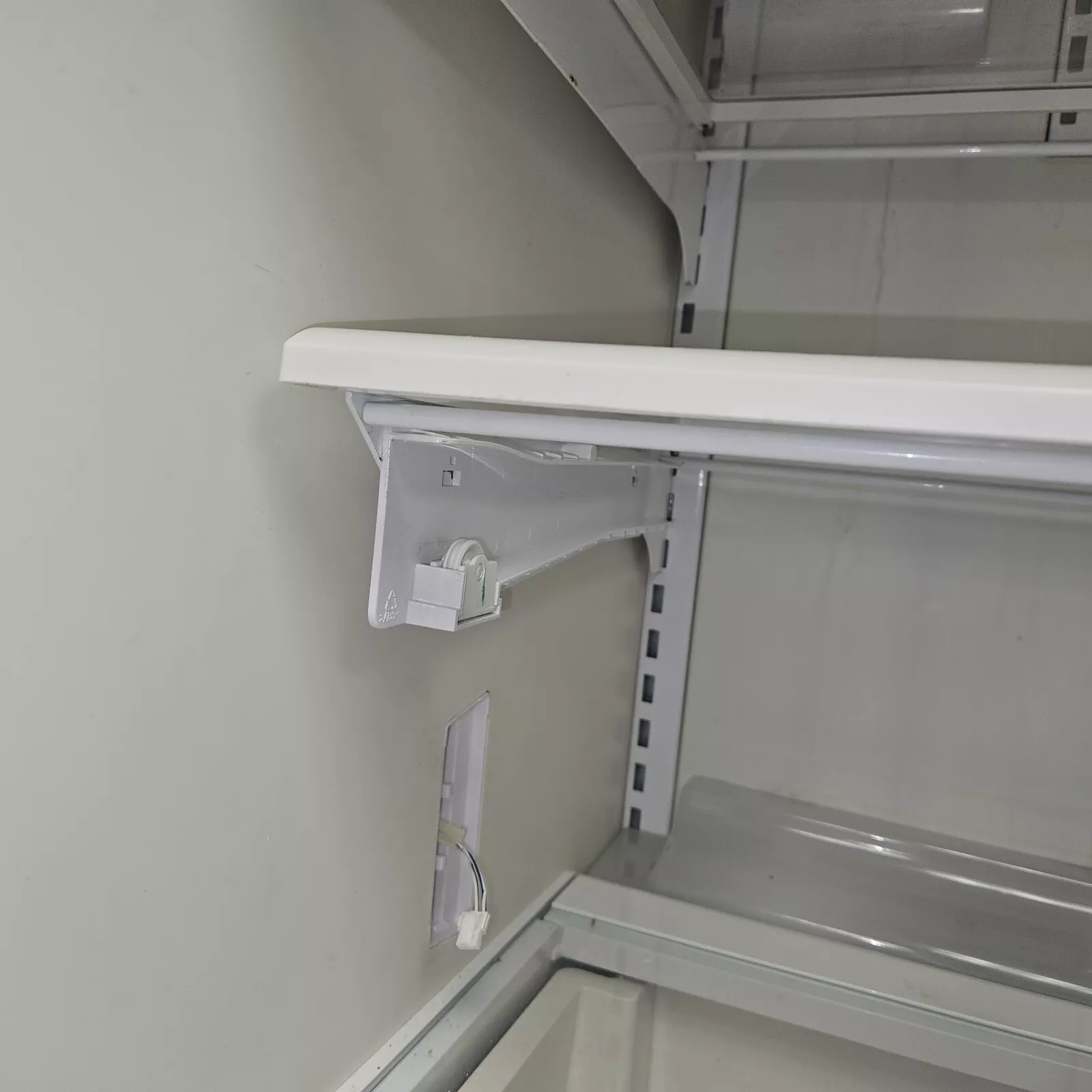 Frigidaire Refrigerator Shelf  – 242068706 242079401 242079402 242236801 *used**