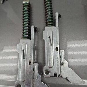 Door hinge Kit  Whirlpool Range - WPW10440013    *used**