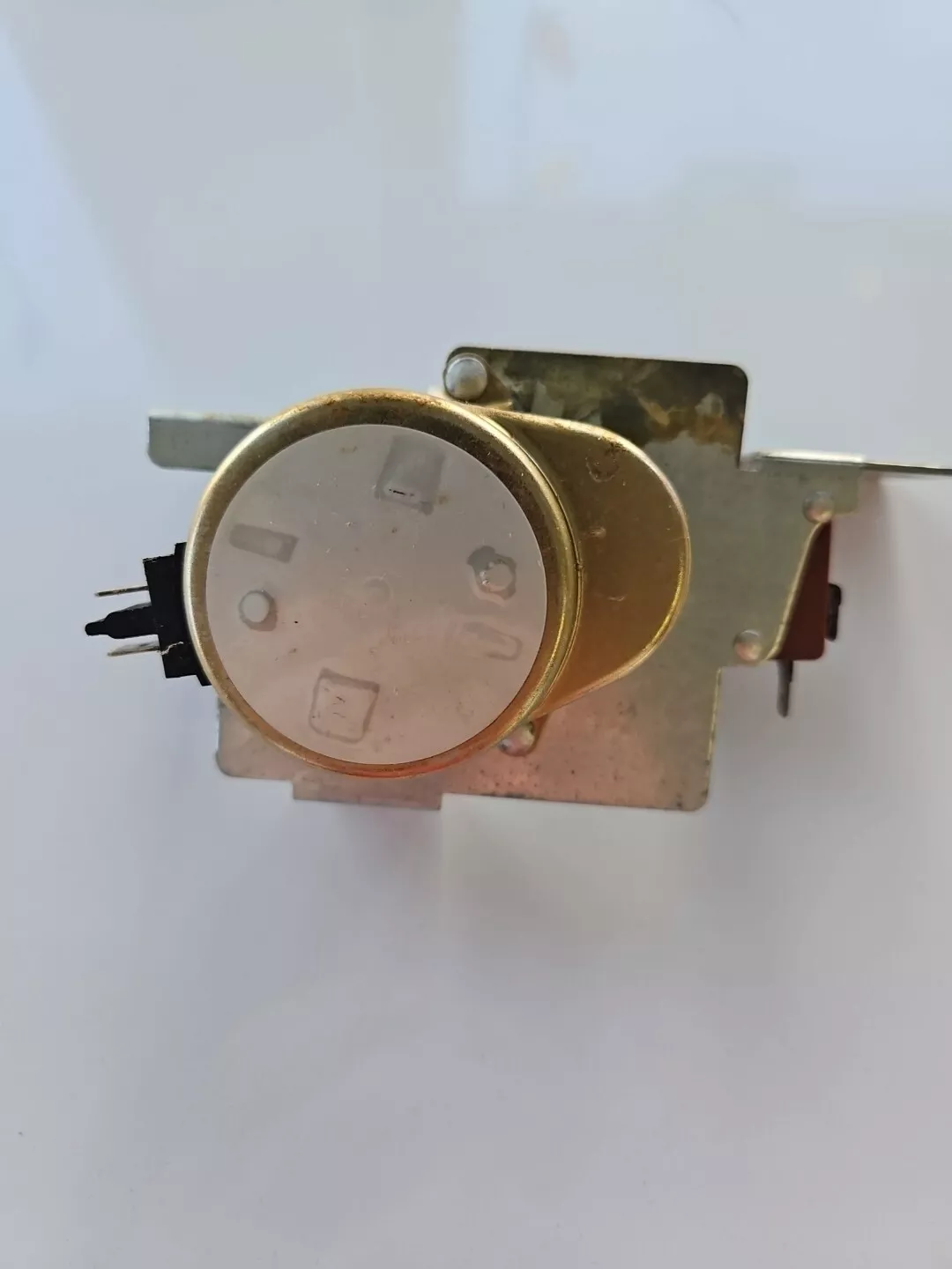 Oven Door Latch Lock Motor Frigidaire Range - 5304528973 *used**