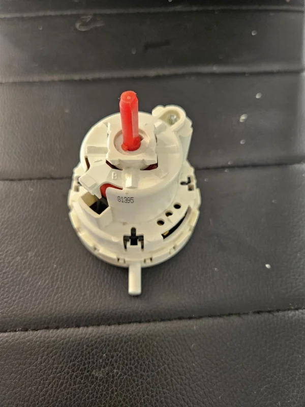 Whirlpool Washer Pressure Switch   -  W10337780  *used**