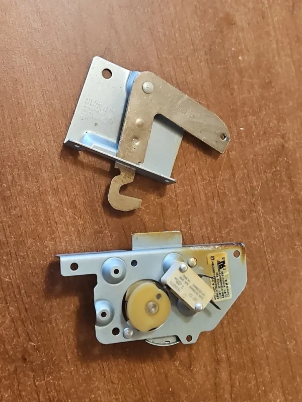 Whirlpool Range Door Latch & Motor   -   WPW10107820    WP9761013   *used*