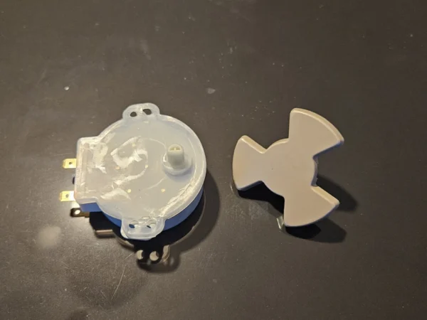 Frigidaire Microwave Turntable Motor & Coupler  -   5304513471 5304513472   *OPEN BOX* - Image 3