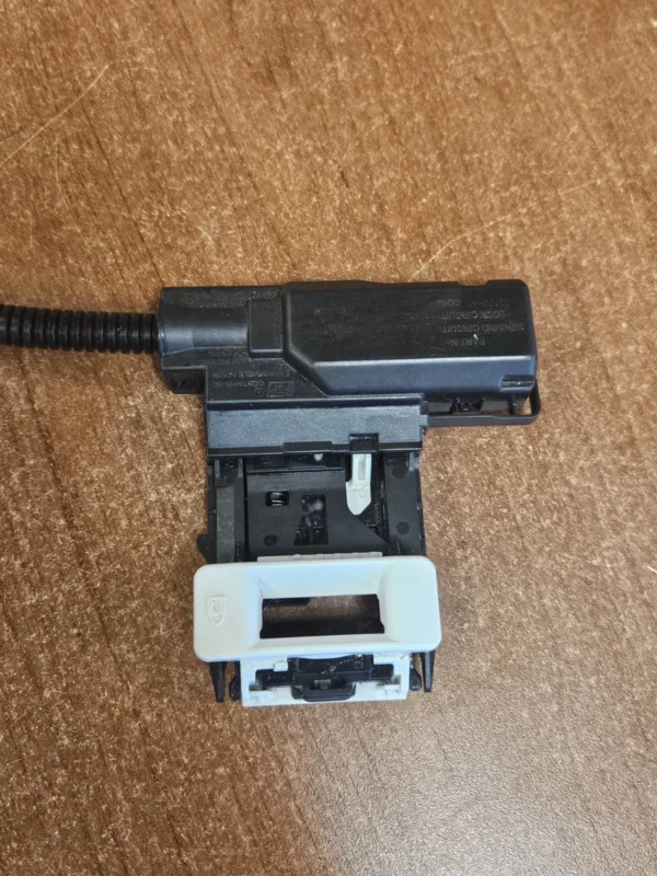 Whirlpool Washer Lid Lock  -    W11307244    *used*