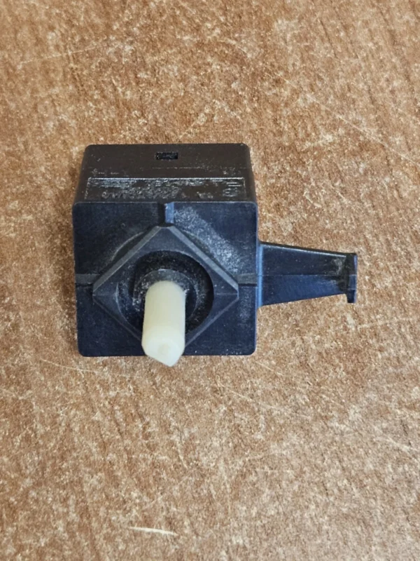 Whirlpool Dryer Switch -  3405152  *used* - Image 2