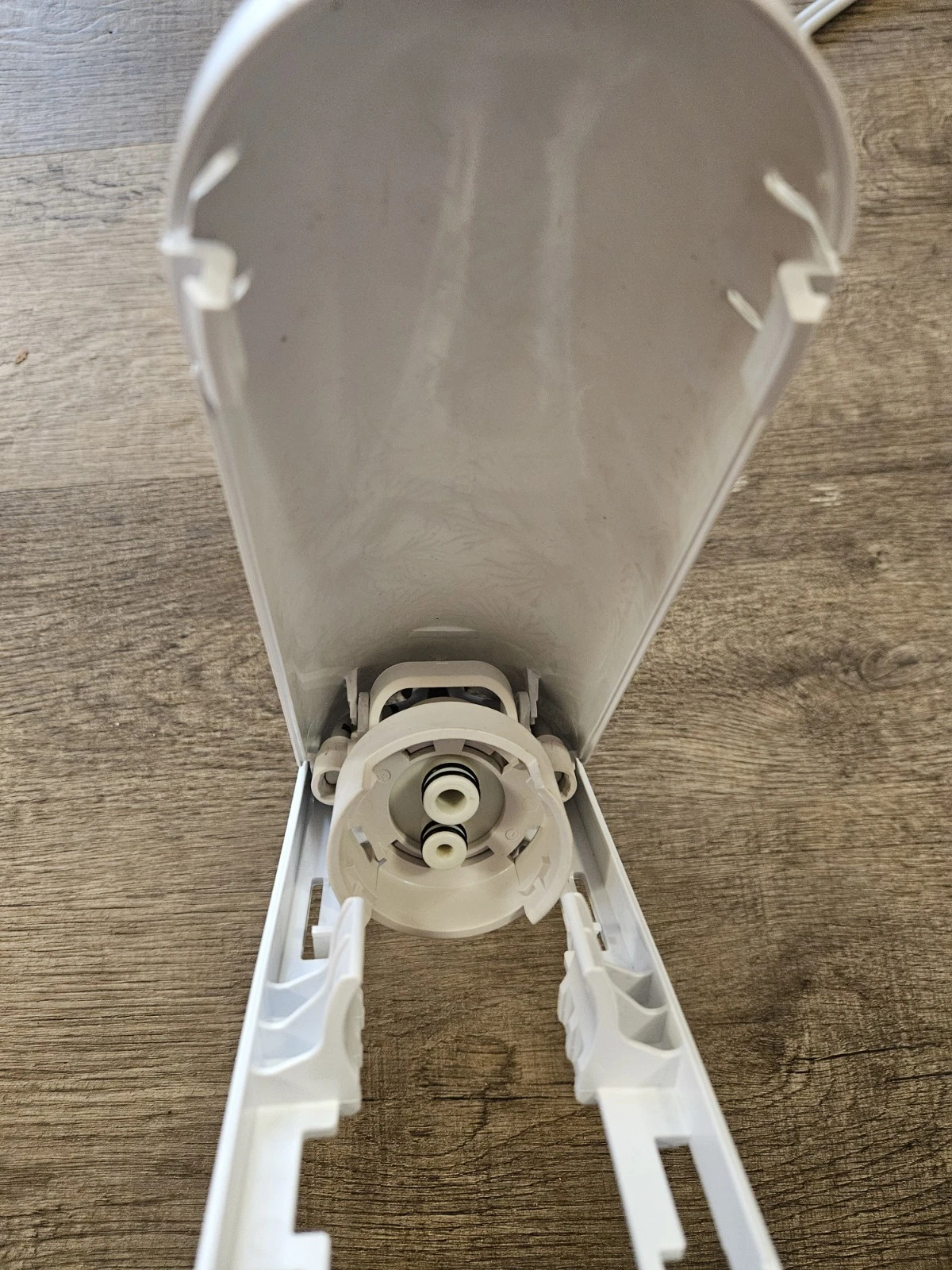 GE Refrigerator Water Filter Housing & Cover  –  WR14X34688 WR17X30148  *used*