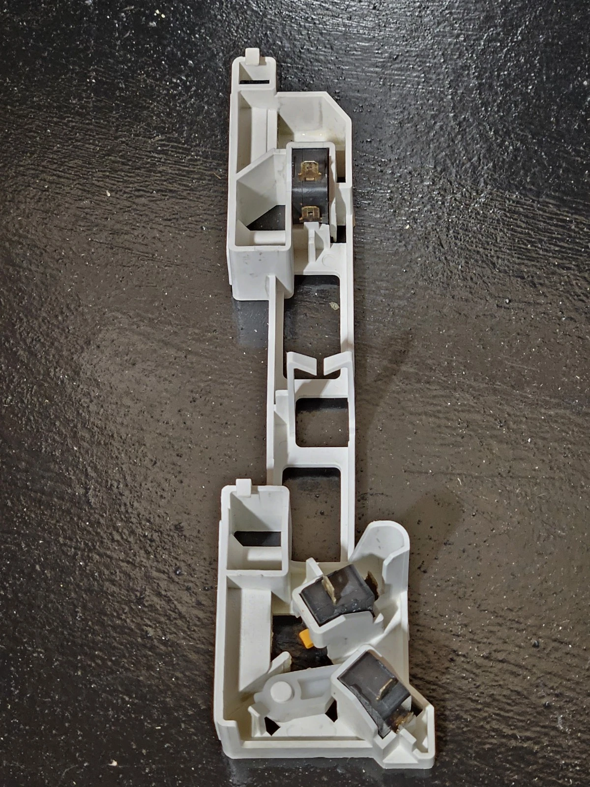 GE Microwave Door Latch Body & Switches   –   WB06X10676 WB24X829 WB24X830   *used*