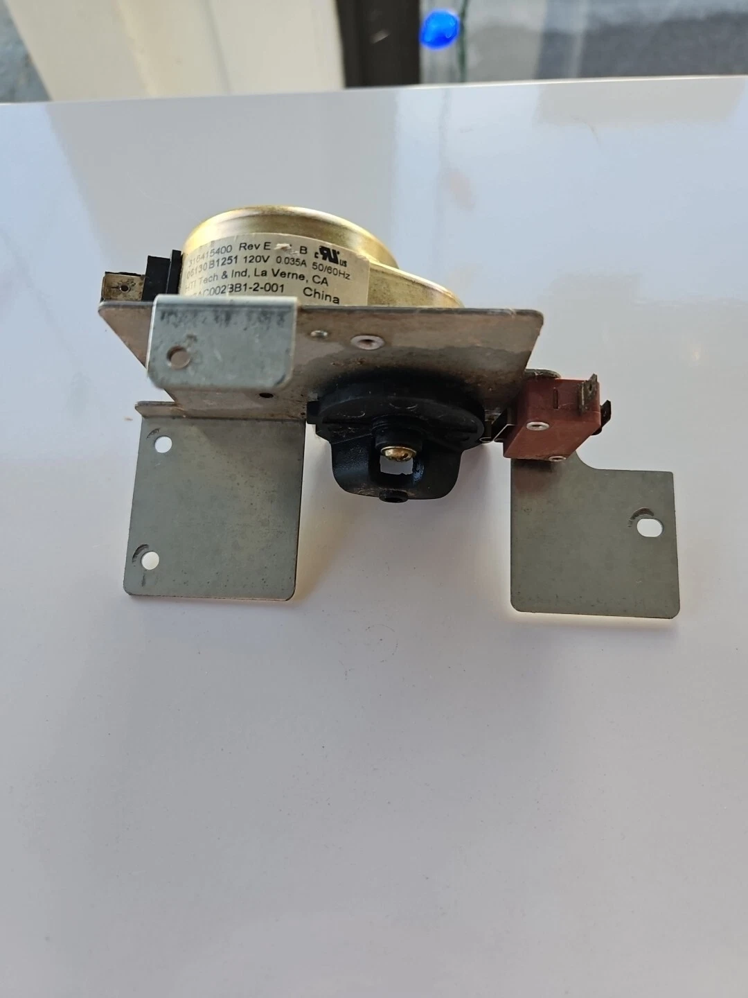 Oven Door Latch Lock Motor Frigidaire Range –  5304528973    *used*