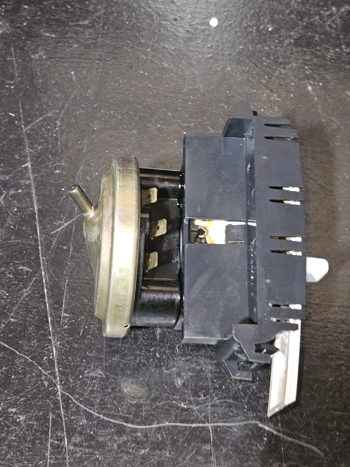 Maytag Washer Pressure Switch   –  22002705  *used*